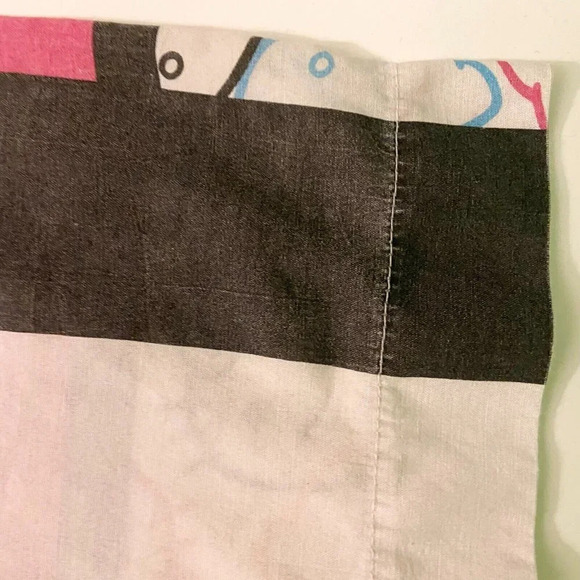 2013 Hello Kitty  Pink and Black Standard Size 29 x 18 inch 1 Piece Pillowcase - Picture 3 of 16